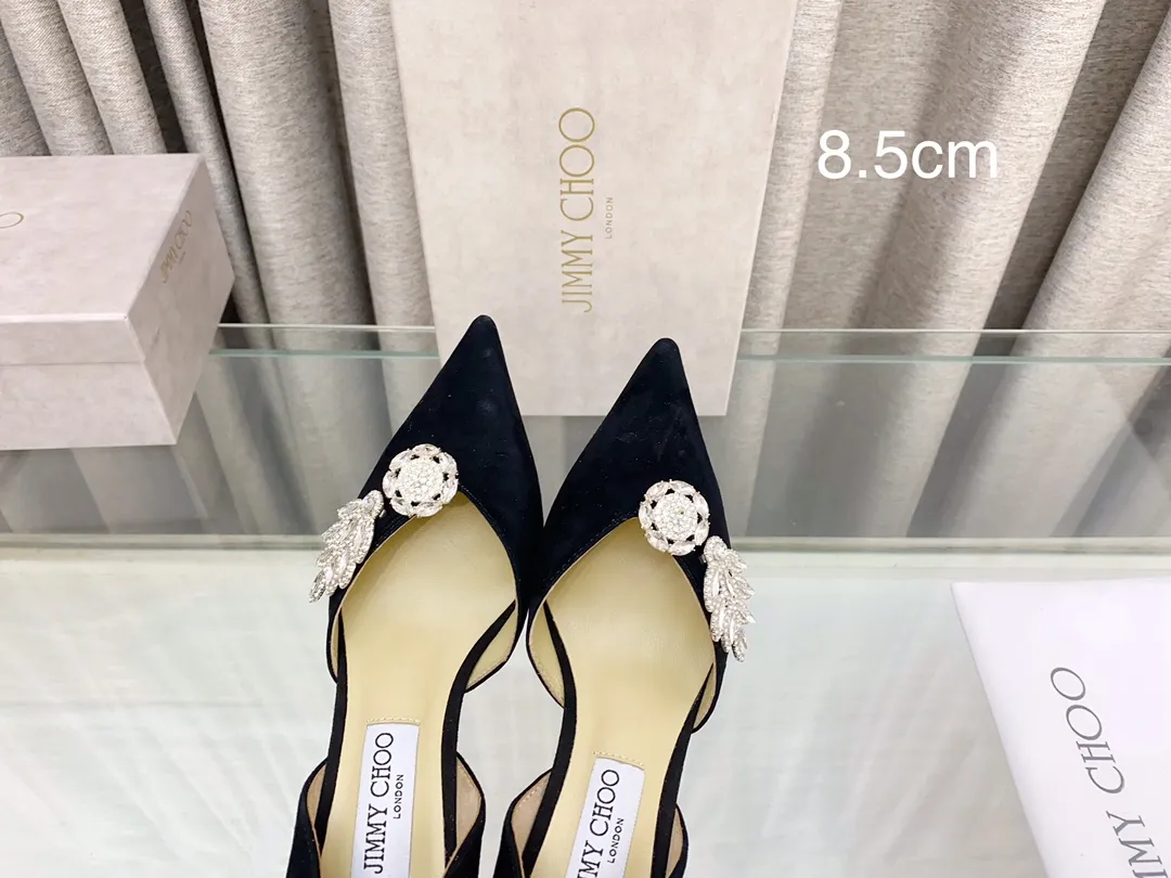 👟👟Ex-factory price 600👟👟 JIMMY CHOO Jimmy Choo counter new leaf diamond hollow shoes 👠 (high quality) 🌈Material: imported cashmere, lining sheepskin ✔️Original customization of rhinestones ➰Italian leather outsole ✨Heel height: 8.5cm/10cm ✨Number of codes: 35~39 (34, 40, 41, 42 are custom-made and cannot be returned or exchanged)